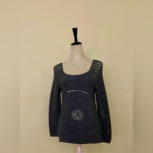 Grey Valentino Sweater, Crochet patterns, size Small Used, stretching material/